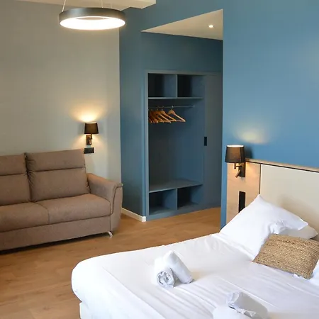 Les Tourelles Village De