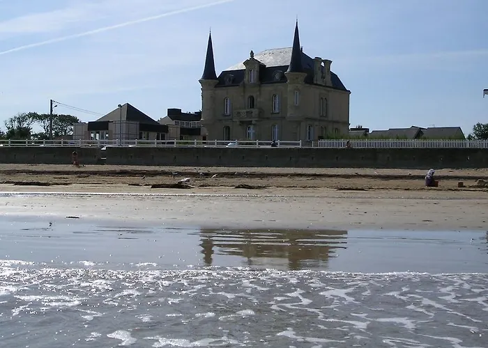 Les Tourelles Village De Asnelles