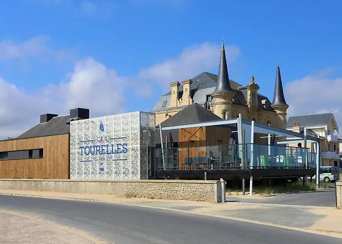 Les Tourelles Village De