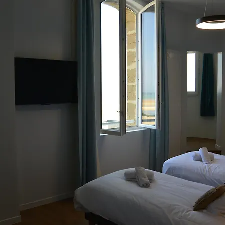 Les Tourelles Village De Анель