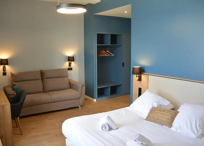 Les Tourelles Village De